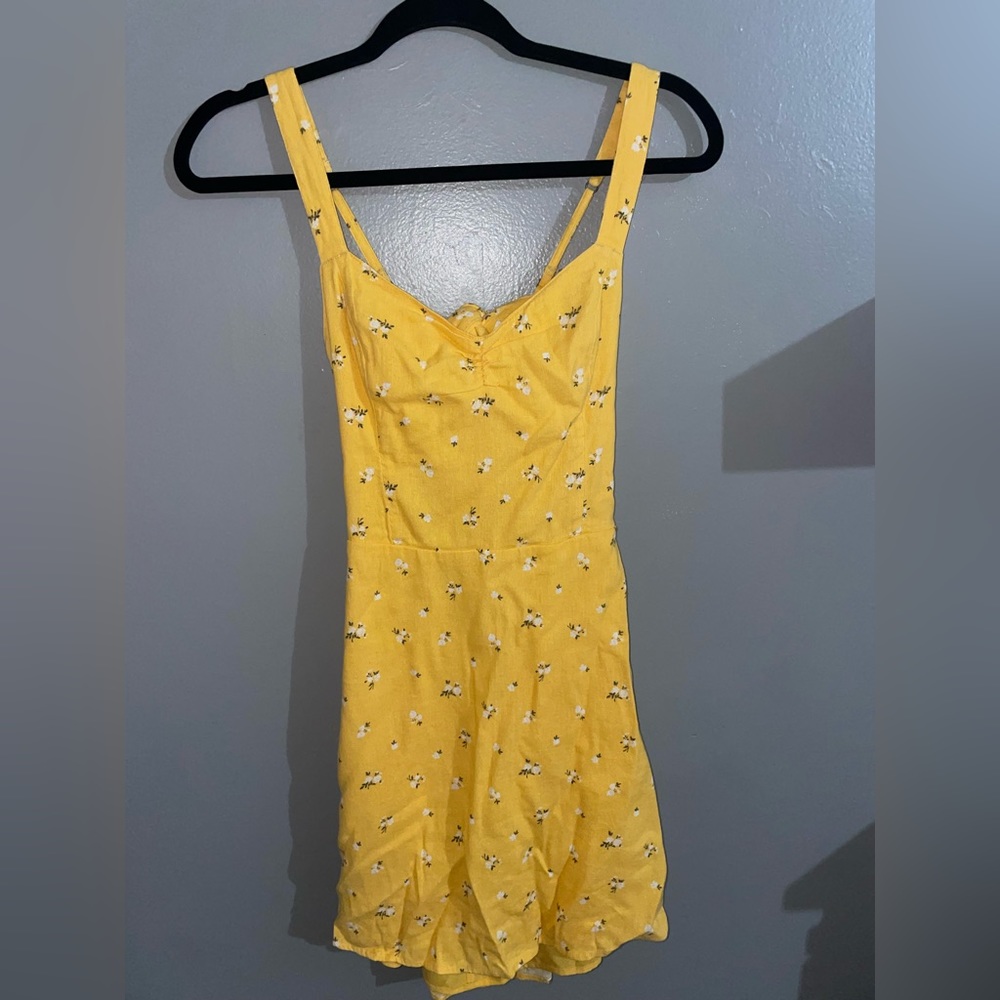 Small yellow floral Hollister dress